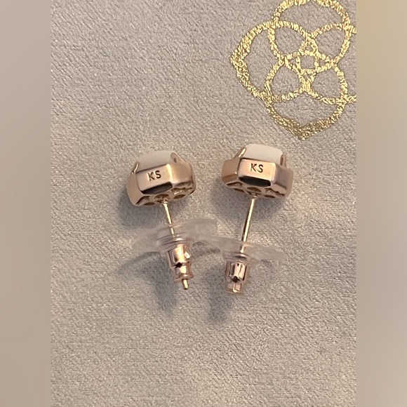 Kendra Scott Earrings Rose Gold - Picture 2 of 2